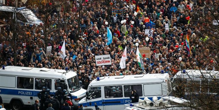 تجمع چند هزار نفری در پایتخت آلمان علیه محدودیت‌های کرونایی