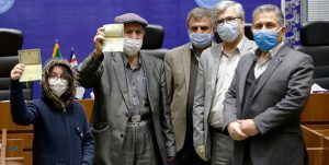 رونمایی از اولین شناسنامه ایرانی فرزندان اتباع خارجی